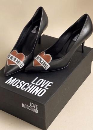 Трендовые туфли love moschino