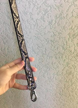 Поводок для собаки кошки под змеиную кожу с карабином шлейка7 фото