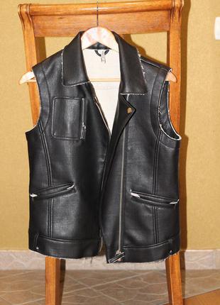 Жилетка stradivarius