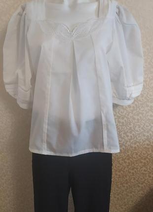Белая блуза с красивыми рукавами