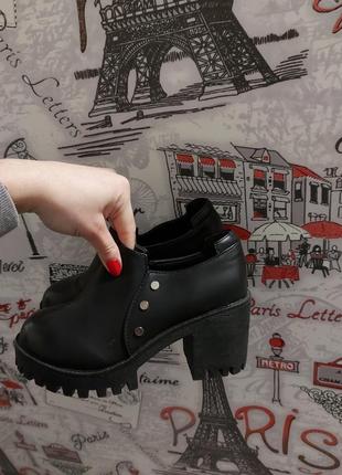 Жіночі черевики броги, оксфорди, ботильйони, туфлі на тракторній підошві4 фото