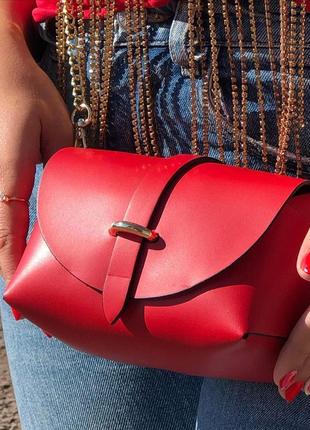 Маленька червона шкіряна сумочка на ланцюжку італія сумки клатчі червоні італія2 фото