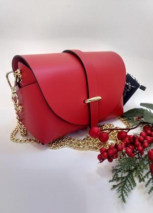 Маленька червона шкіряна сумочка на ланцюжку італія сумки клатчі червоні італія5 фото