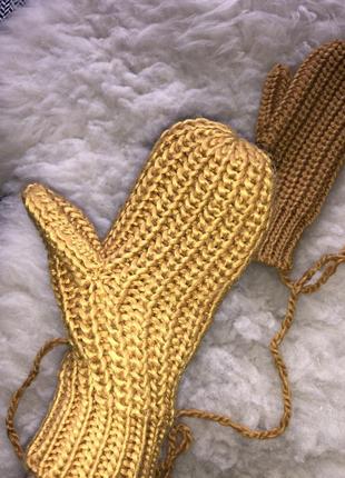В'язані рукавички рукавиці на мотузці гірчичні яскраві3 фото