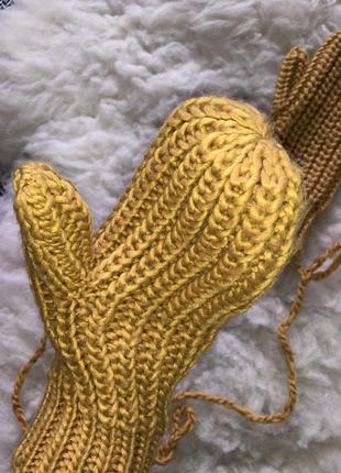 В'язані рукавички рукавиці на мотузці гірчичні яскраві4 фото