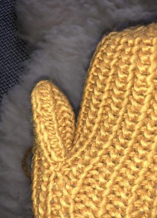 В'язані рукавички рукавиці на мотузці гірчичні яскраві9 фото