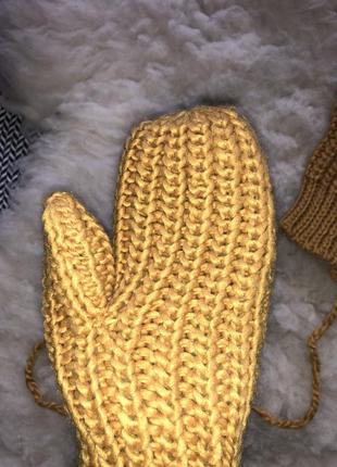 В'язані рукавички рукавиці на мотузці гірчичні яскраві6 фото