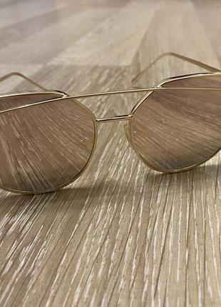 Стильные солнцезащитные очки окуляри