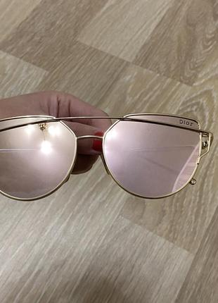 Стильные солнцезащитные очки окуляри