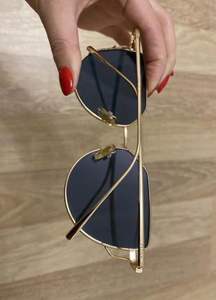 Стильные солнцезащитные очки окуляри