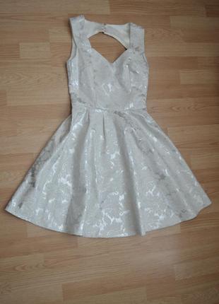 Белое нарядное платье с открытой спиной1 фото