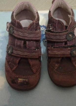 Продам дитячі шкіряні черевички,устілка 15 см,ціна 50 грн1 фото