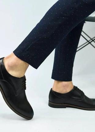 Классические черные кожаные туфли- дерби