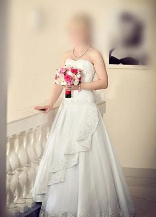 Біле весільне плаття від rozmarin & tatiana tsvigun