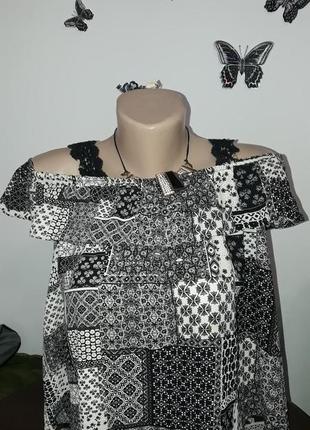 Актуальная блуза с открытыми плечами,  распродажа