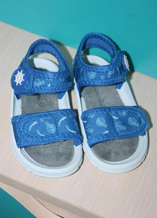 Босоножки  р-р 24