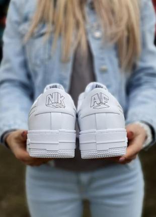 Круті жіночі кросівки nike air force 1 pixel білі10 фото