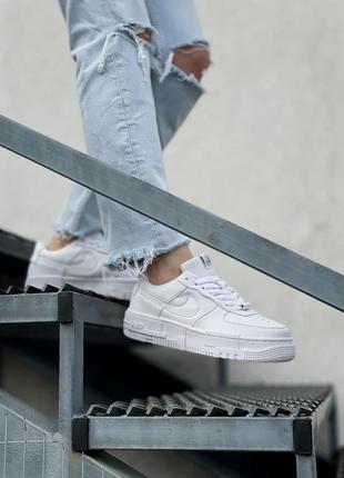 Круті жіночі кросівки nike air force 1 pixel білі3 фото