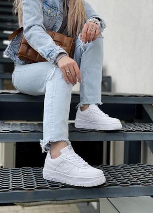 Круті жіночі кросівки nike air force 1 pixel білі4 фото