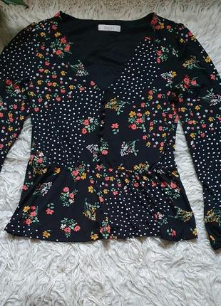 Шикарная блузочка с баской в актуальный цветочный принт!1 фото