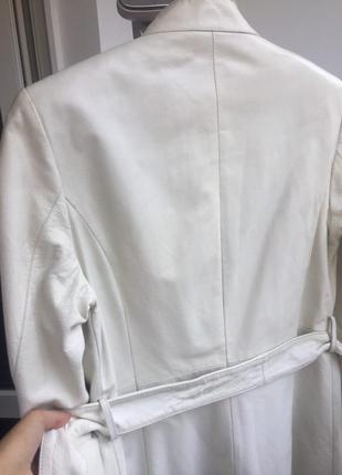 Шикарое кожаное белое пальто, с карманами, актуальное, тренд7 фото