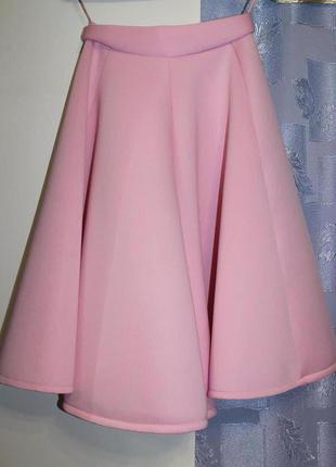 Нежно-розовая юбка из неопрена