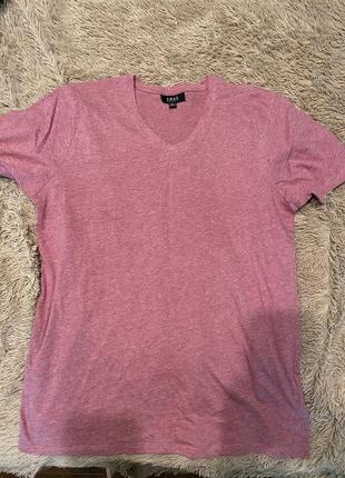 Розовая футболка