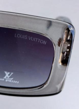 Очки в стиле louis vuitton  женские солнцезащитные стильные серые с золотым логотипом9 фото