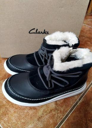 Дитячі демісезонні чоботи clarks. розмір 27,5. натуральна шкіра2 фото