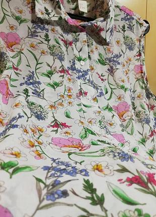 Блуза в цветах на пуговках2 фото