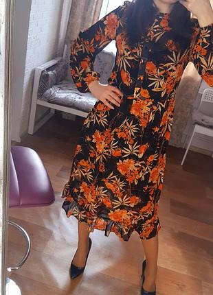 Сукні яскрава