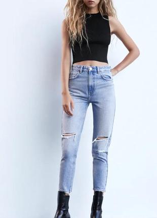 Zara джинсы classic mom fit рваные с дырками потёртости голубые, светлые размер 40 398