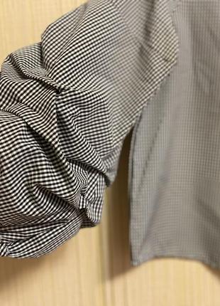 Укорочена блуза з рукавами-воланами3 фото