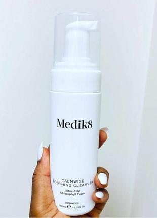 Calmwise soothing cleanser
очищающая пенка для чувствительной кожи medik8