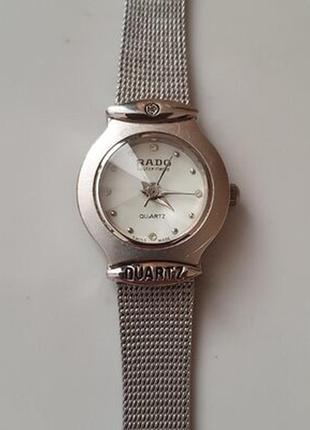 Стильные женские кварцевые часы rado на металлическом браслете