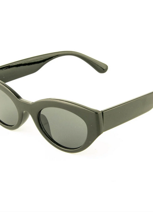 Солнцезащитные очки овальной формы - черные5 фото