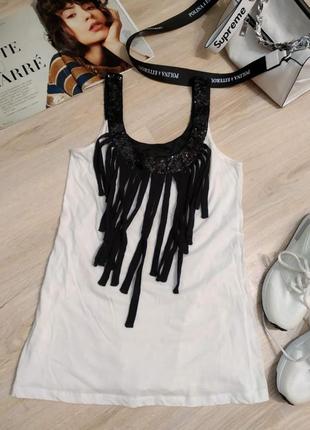 Белая майка футболка с бахромой