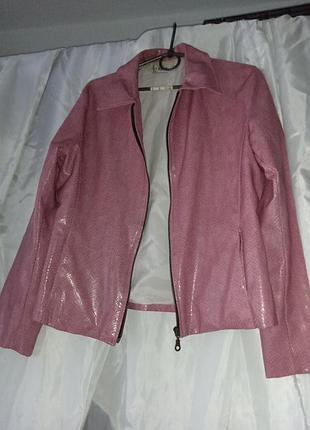 Рожева вітровка