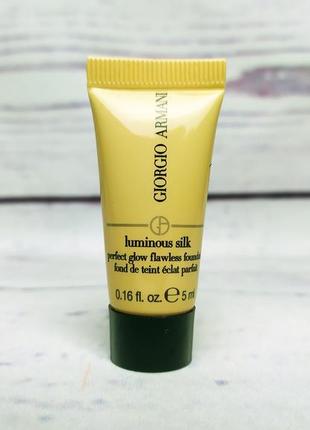 Тональна основа armani beauty luminous two-tone foundation in shade 5,5 мл