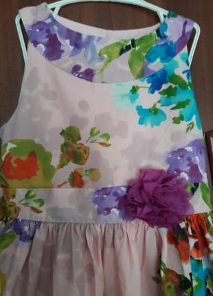 Нарядное пишное платье в цветочный принт на 5-6 лет3 фото