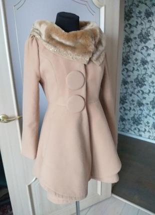Кашемировое демисезонное пальто бежевого цвета,размер s