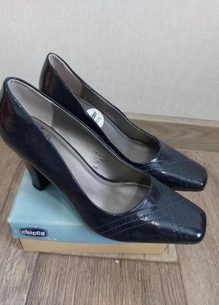 Clarks 39 розміру