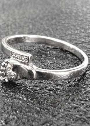 Серебряное кольцо ножка младенца с вставками из фианитов1 фото
