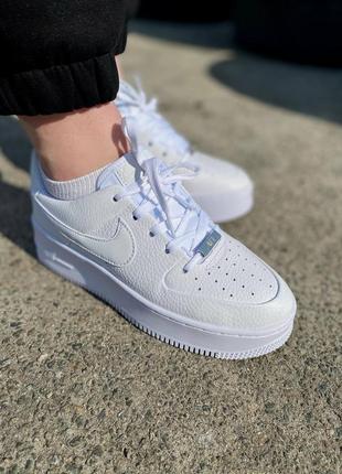 Женские кроссовки nike air force 1 sage white