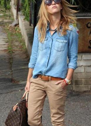 Блакитна джинсова сорочка