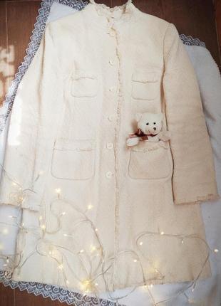 Пальто текстильне, котон рельєфне, молочне, з кишенями/   пальто коттоновое1 фото
