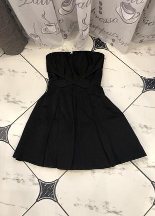 Маленькое чёрное платье.