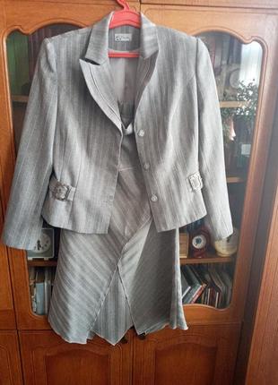 Костюм зі спідницею