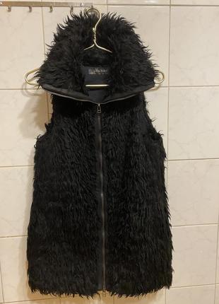 Классная меховая жилетка zara