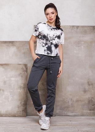 Стильні трикотажні штани зі стрілками темно-сірі